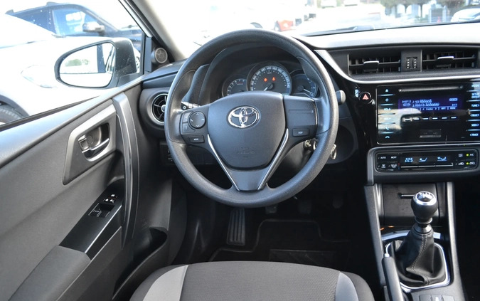 Toyota Auris cena 42800 przebieg: 134109, rok produkcji 2017 z Ciechocinek małe 742